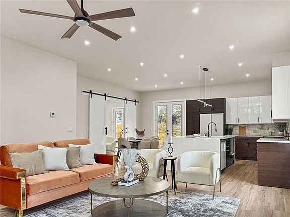 4th image of 237 Altoona Pl SW
