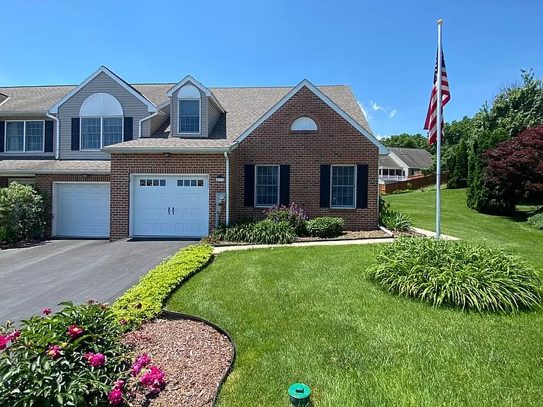 472 Hillside Dr — Photo 5