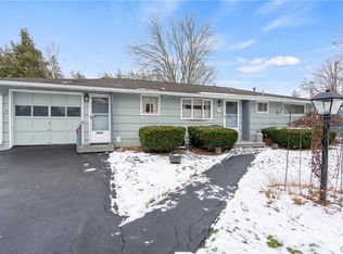 6098 Kenneth Dr, North Syracuse, NY 13212