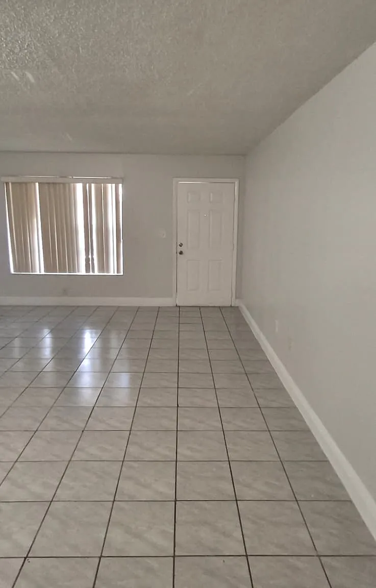 271 NW 177 ST #106 - 106 — Photo 3