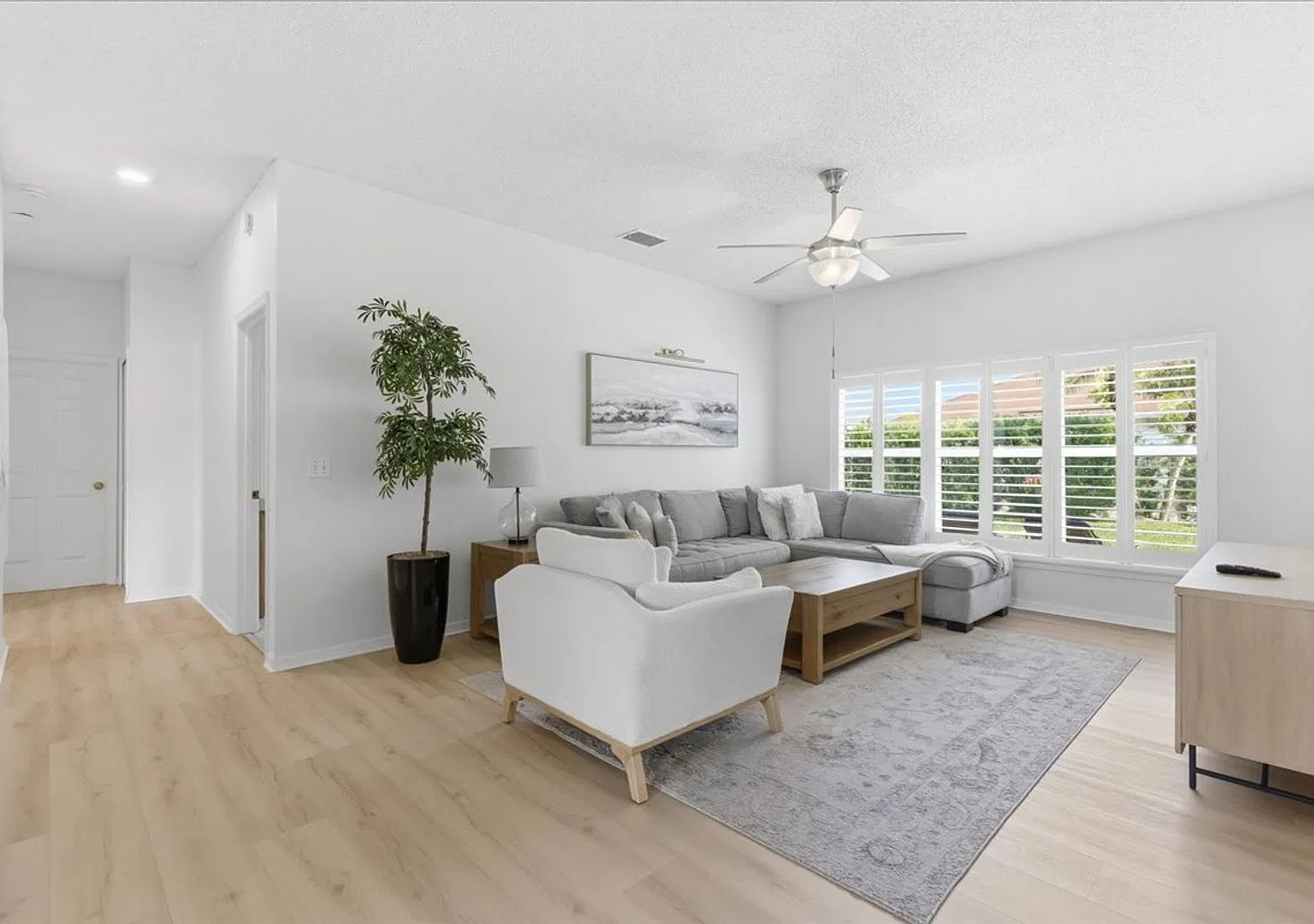 3 BR / 2 BA Home In Aloma Woods — Photo 3