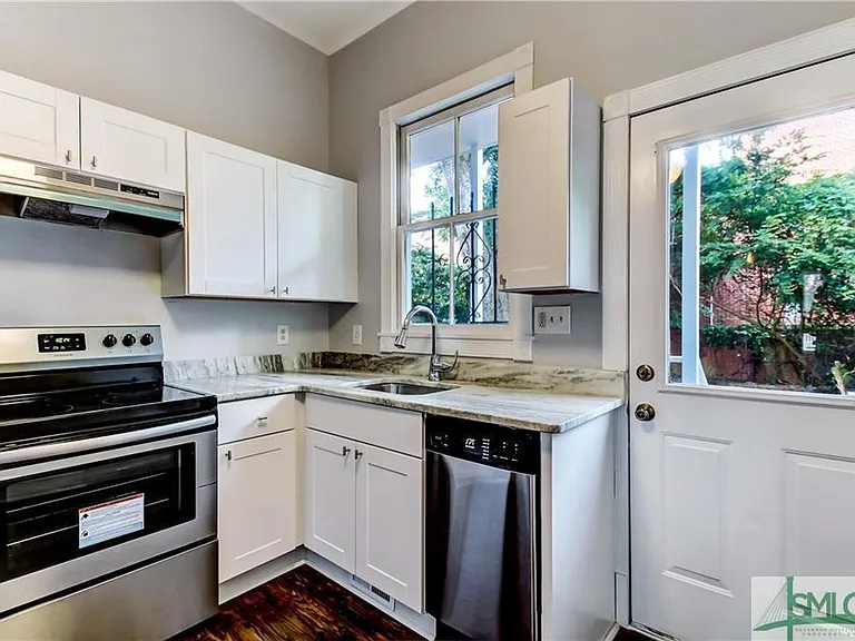 525 E Gaston St — Photo 10
