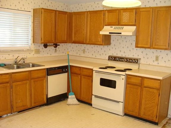 5th image of 306 E Amberway Ln