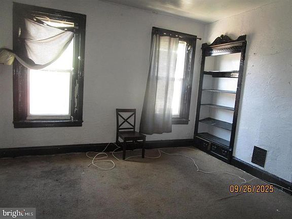 3rd image of 2031 N Stillman St