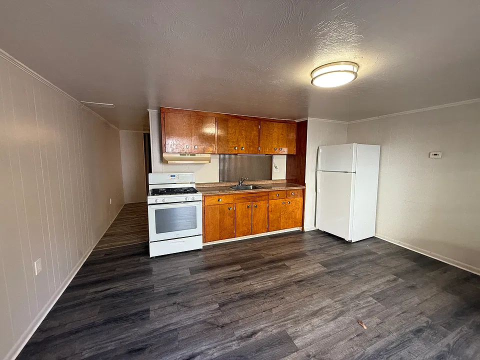 201 Elyria St #7