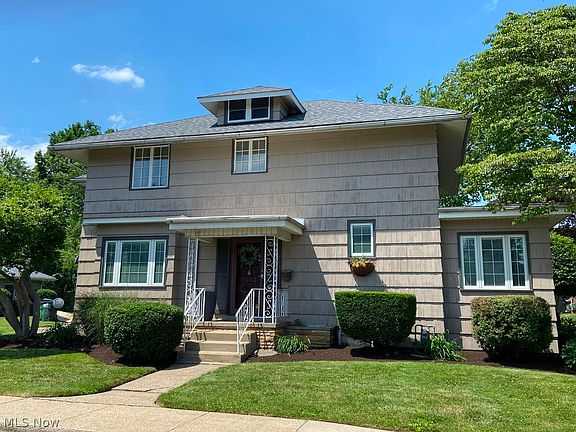 2nd image of 1062 Irvington Ave NE
