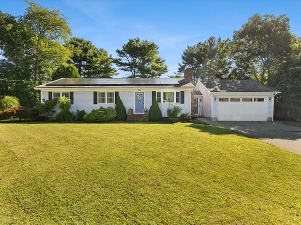 16 Green Meadow Dr, Acushnet, MA 02743