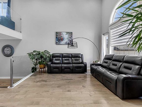 3rd image of 32 Citadel Ridge Pl NW