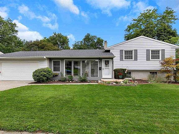 2nd image of 1738 Briarwood Dr