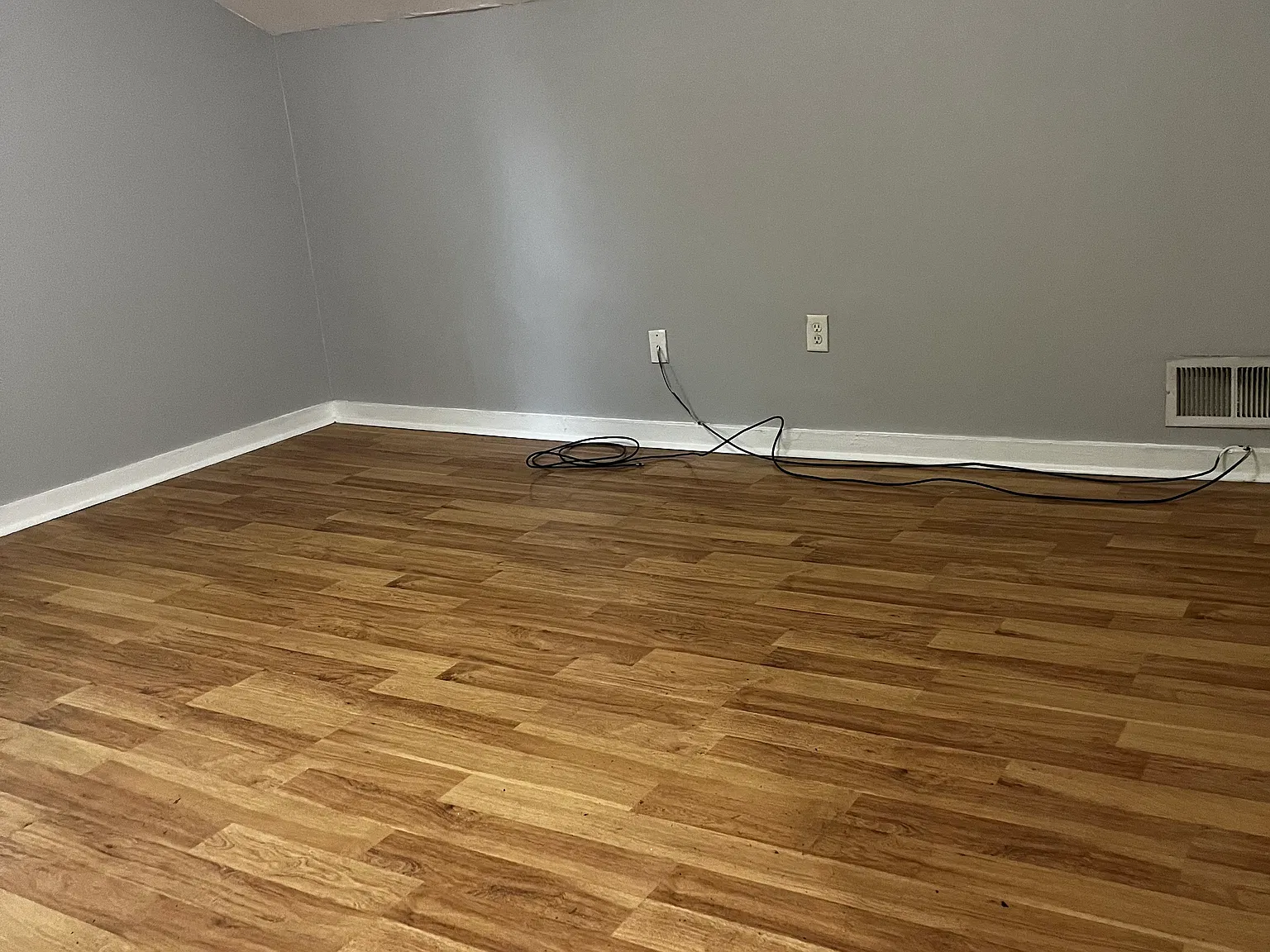 2 bed, 1100 sqft, $1,200 — Photo 2