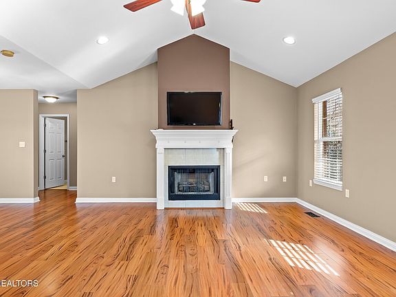 4th image of 2447 Whisper Creek Dr