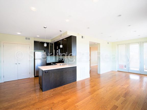 5th image of 27-04 Hoyt Ave S #4F
