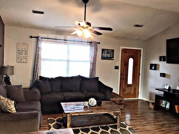 3rd image of 5610 Gillette Ln