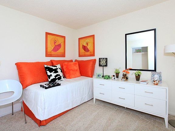4th image of 27379 Fahren Ct APT 102
