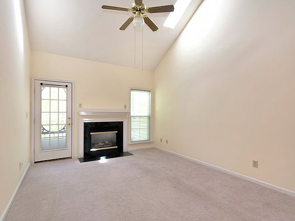2nd image of 1482 Ashland Dr