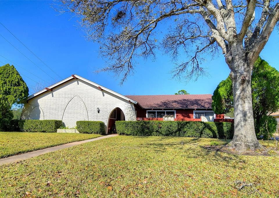 1st image of 1006 Country Club Dr