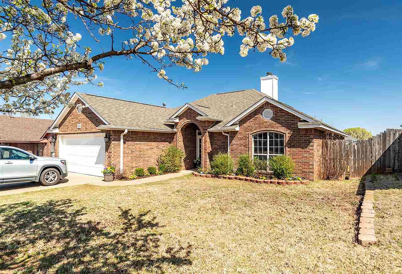 ▼ ben Moorefield Slim Rectangular 6 L/1.6 Gal. Pedal Trash Bin