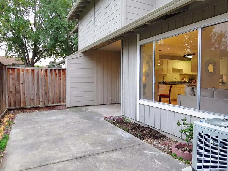 106 Rose Ln — Photo 16