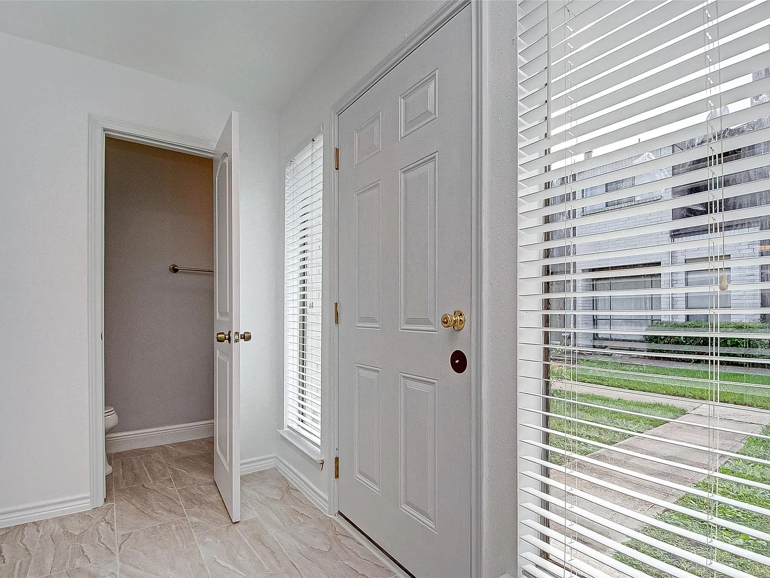 3 bed, 2.5 bath, 1554 sqft, $1,650 — Photo 3