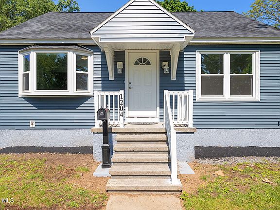 4th image of 1204 Hemlock Street