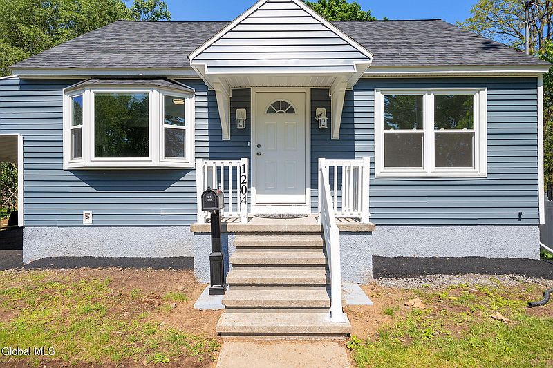 4th image of 1204 Hemlock Street