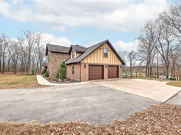 2nd image of 425 Duke Hill Rd