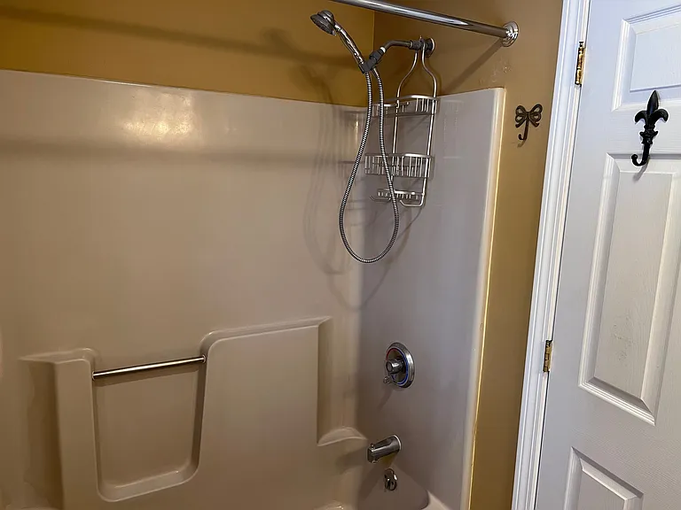 76 Colonial Dr #4 — Photo 12