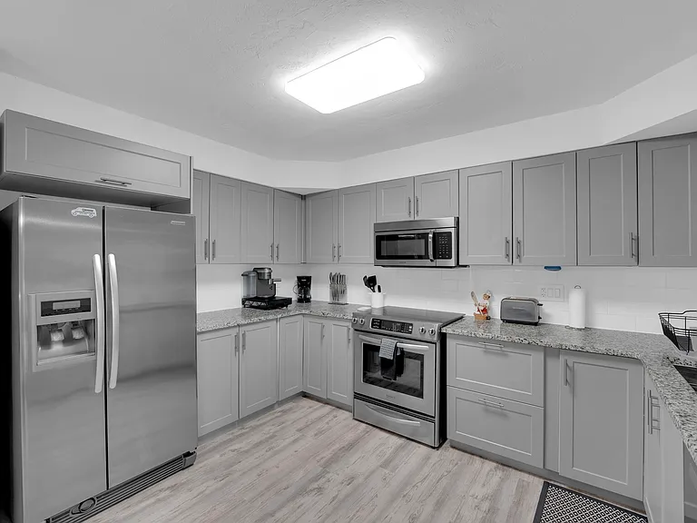 2506 SE 8th Ave — Photo 4