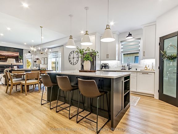5th image of 11 Macneil Ct