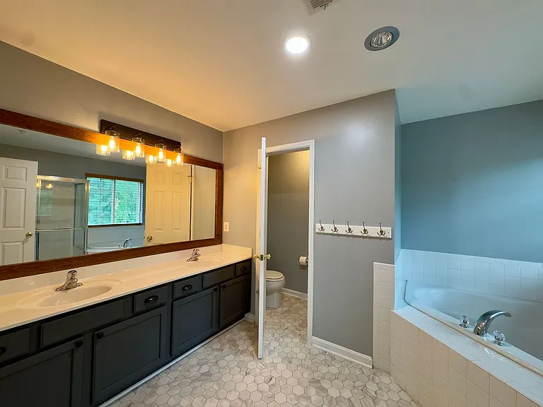 130 Mohegan Dr #B — Photo 27