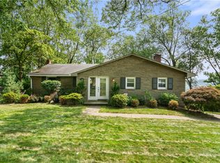 1318 Sky Ridge Dr, Pittsburgh, PA 15241