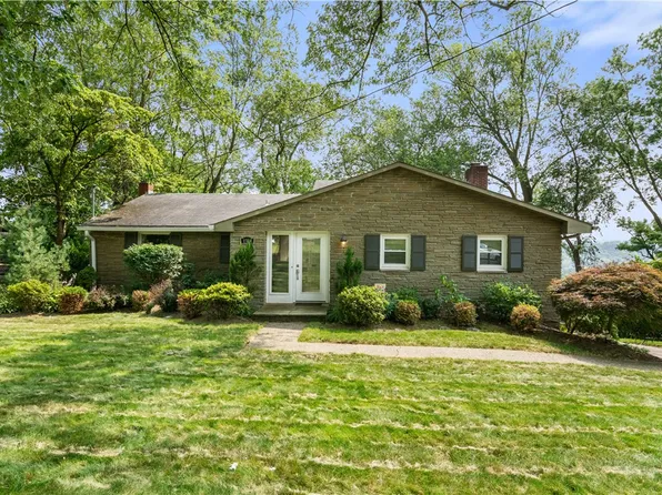 1318 Sky Ridge Dr, Pittsburgh, PA 15241