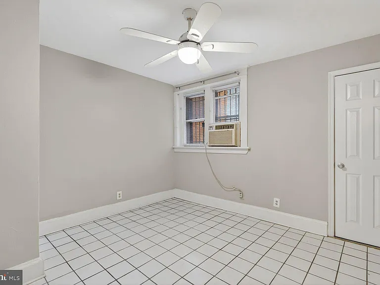 1820 Swann St NW #4 — Photo 4