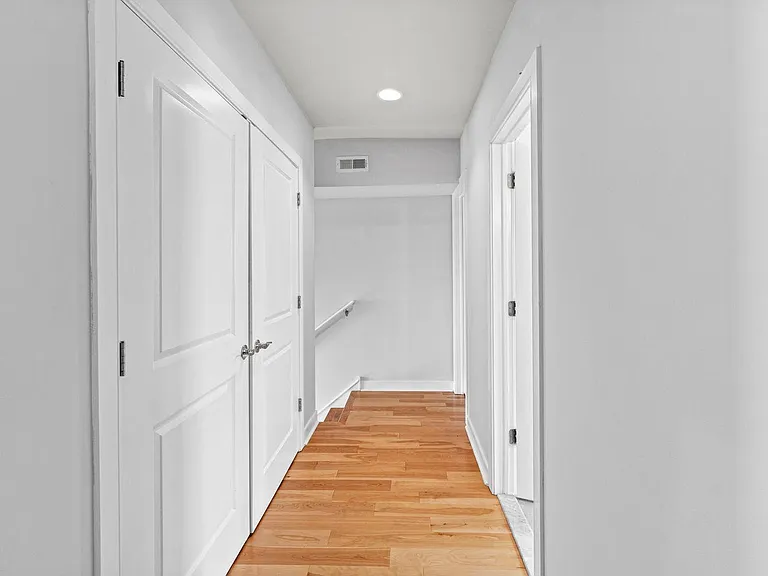 418 Fairmount Ave — Photo 12