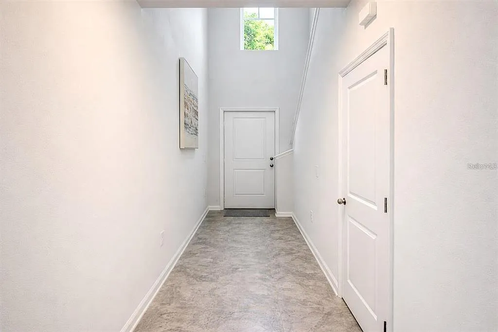 4 bed, 2.5 bath, 2050 sqft, $2,900 — Photo 2