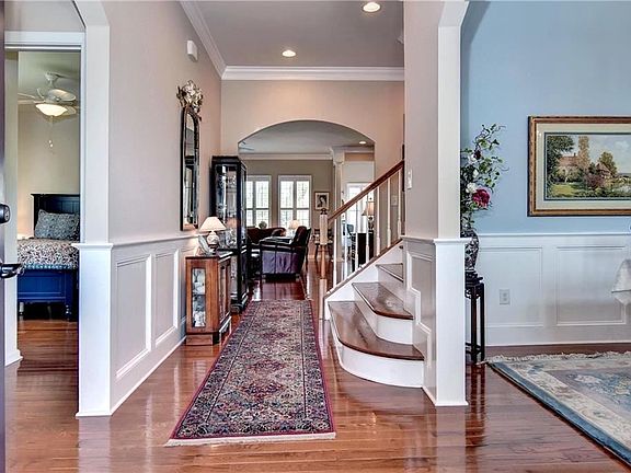 4th image of 8043 Fairmont Dr