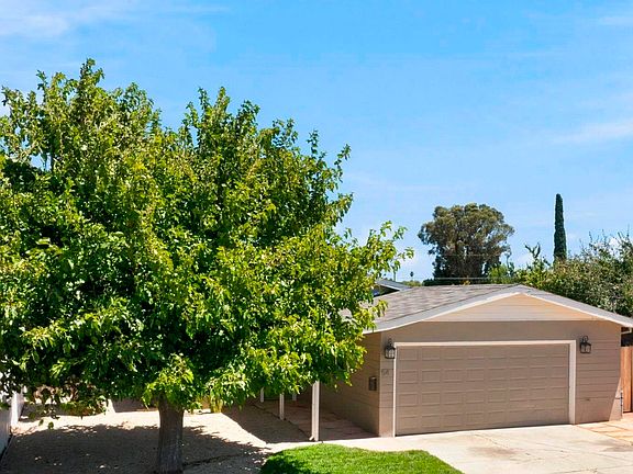 3rd image of 54 Lakeview Dr