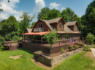 302 Greasy St, Lansing, WV 25862