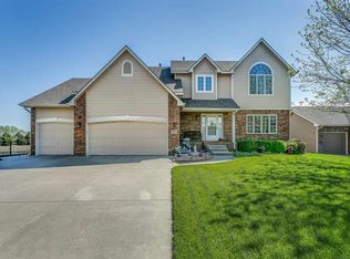 3312 N Lakecrest Cir, Wichita, KS 67205