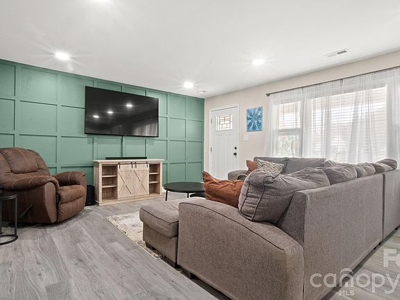 3rd image of 9290 Fisher Rd