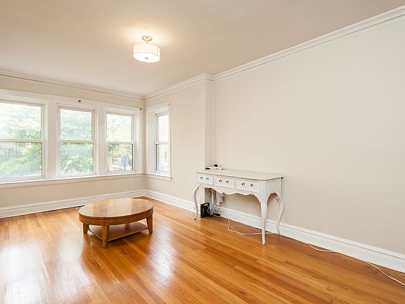 4th image of 4204 N Francisco Ave Floor 1
