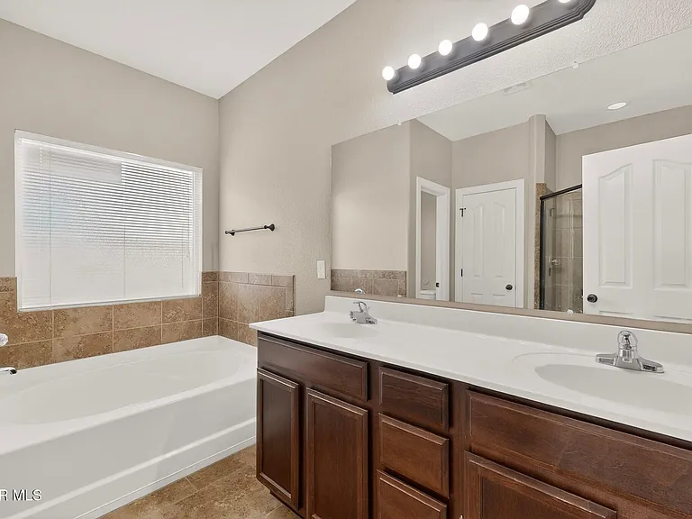 4921 Adrian Campos St — Photo 24
