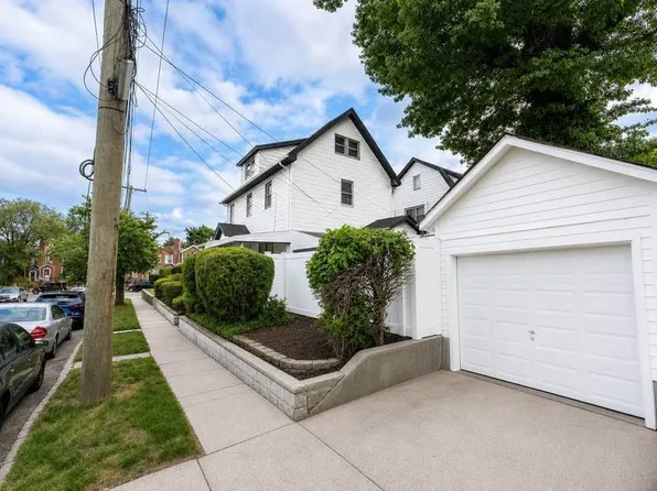194-21 Hollis Avenue image 1 of 37