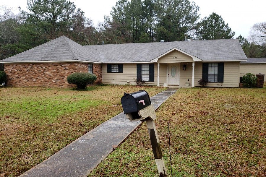 1st image of 254 Twin Oaks Dr