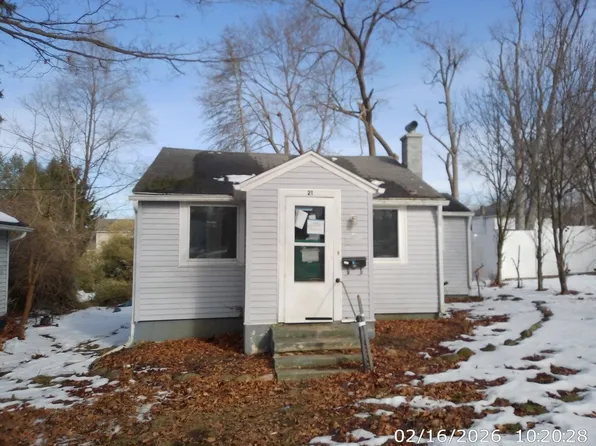 21 Frisbie St, Hillsdale, MI 49242