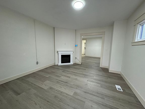 3rd image of 136-138 Rockwood Ave #136