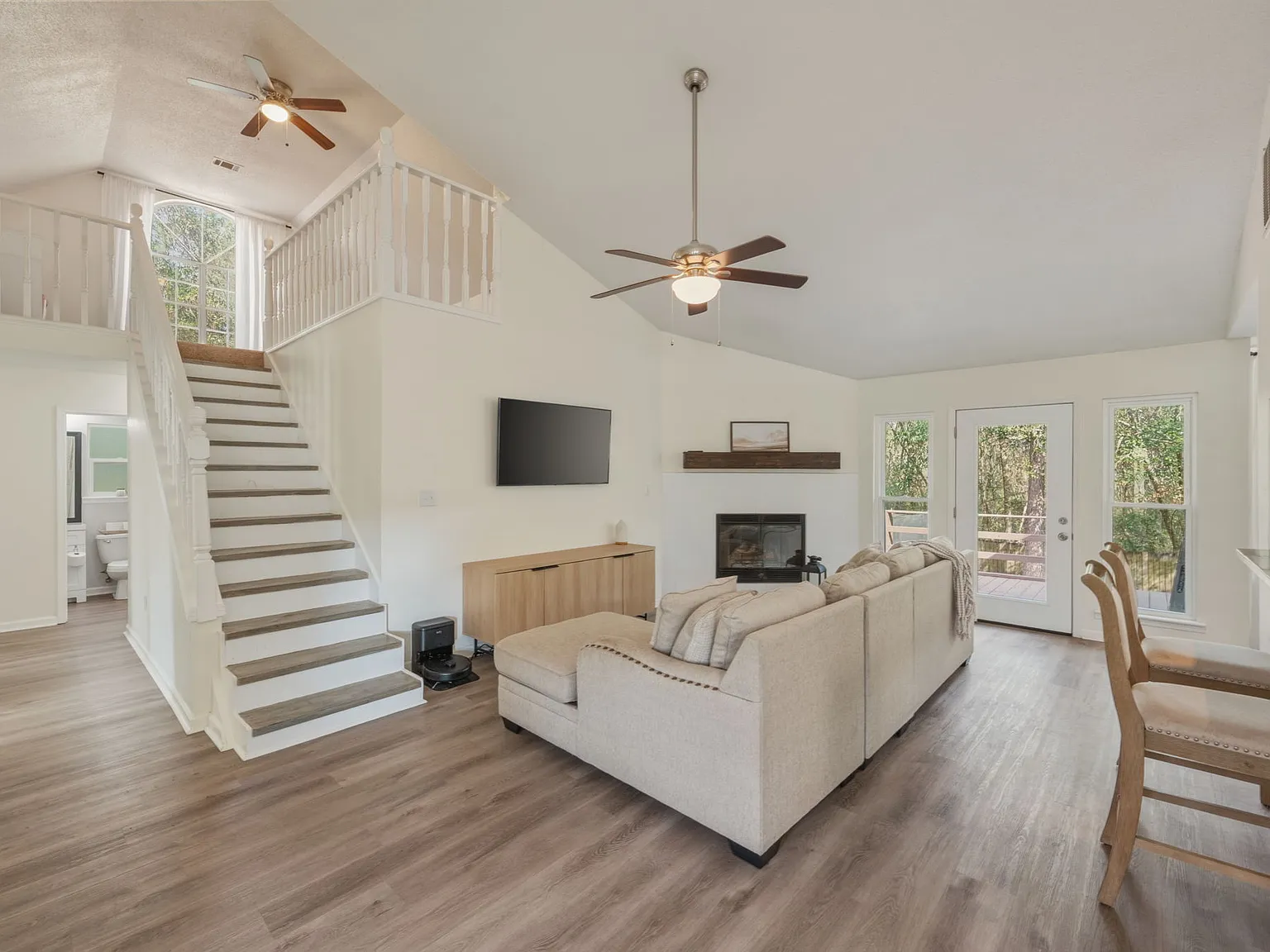 3 bed, 1536 sqft, $2,100 — Photo 2