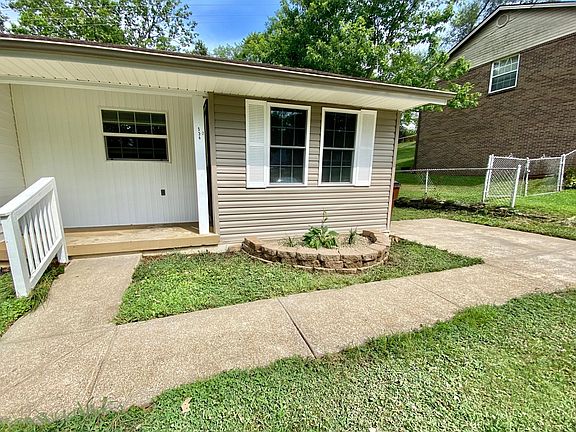 Front porch/front entrance