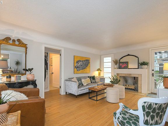 4th image of 214 W 39th St