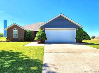 103 W Calista Dr, Tahlequah, OK 74464